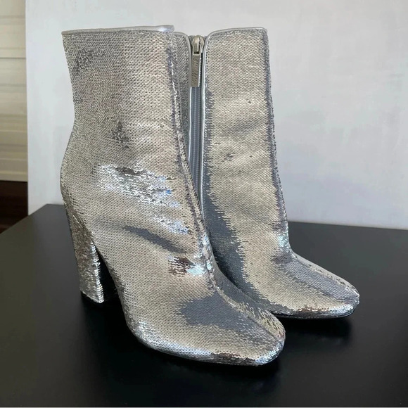 Kendall + Kylie Haedyn Sequin Ankle  Bootie Silver whimsical concert - Picture 3 of 13